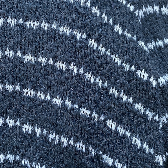 3 for 20$ 💜 ELON Sweater - Picture 5 of 8